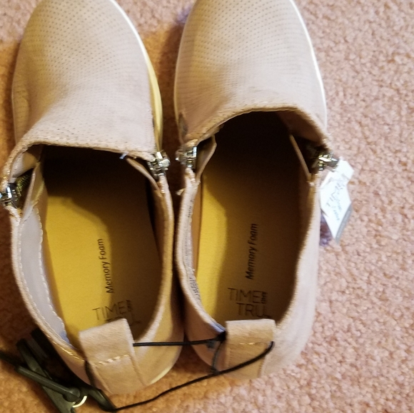 Boots - Picture 2 of 3